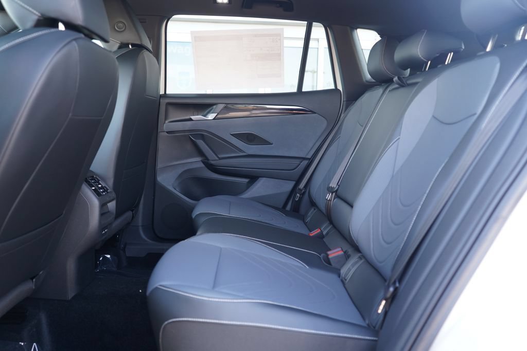 New 2026 Volkswagen Tiguan SE R-Line FWD image 7