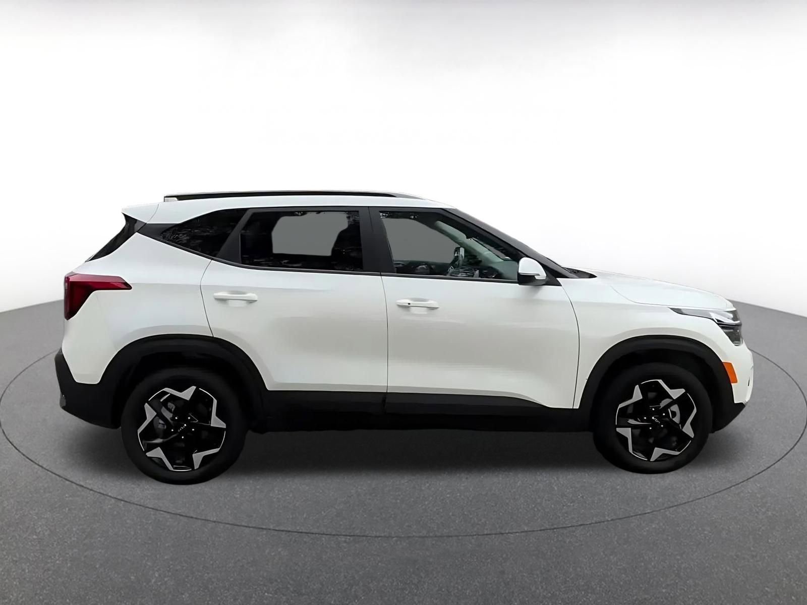 Used 2025 Kia Seltos S image 16