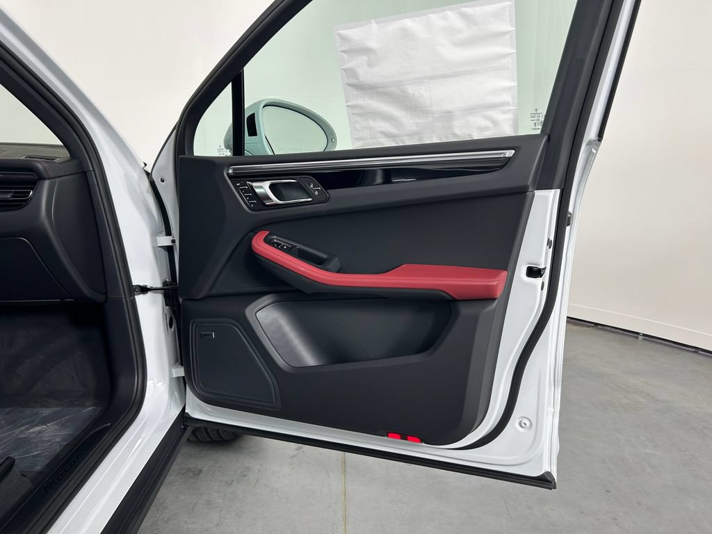 New 2026 Porsche Macan AWD/4WD image 24