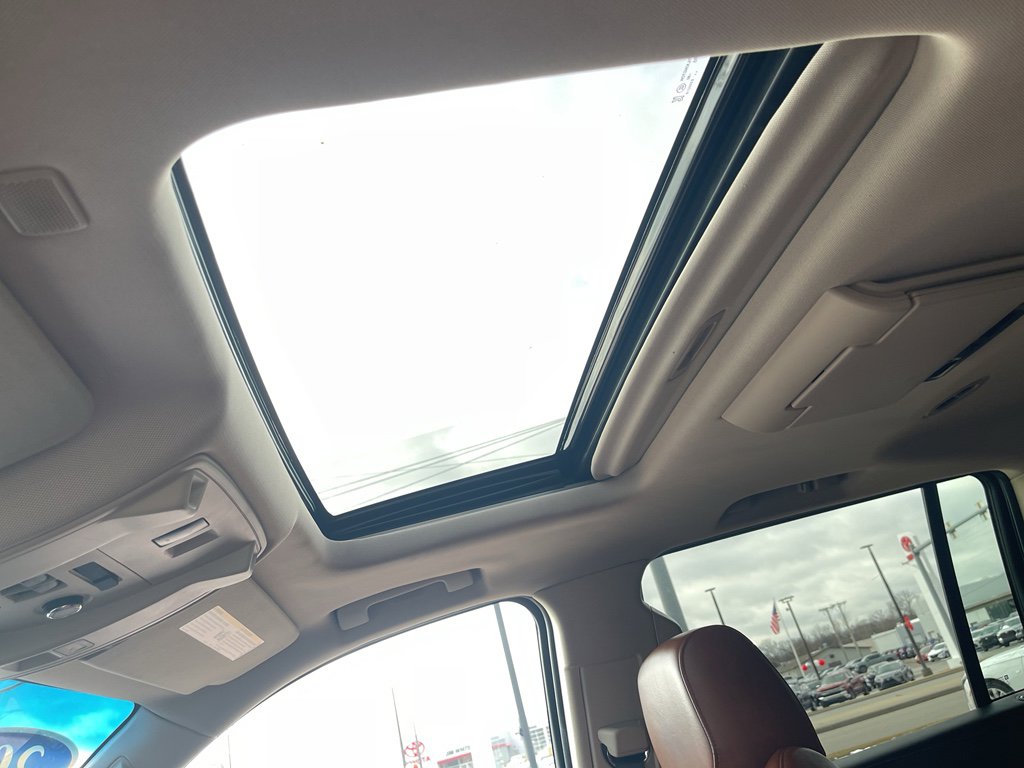 Used 2019 Cadillac Escalade ESV Luxury w/ LPO, Escalade Noir Package image 18