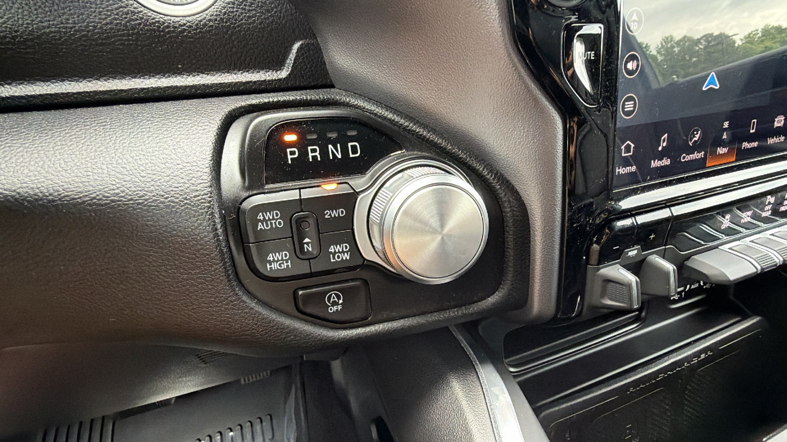 Used 2024 RAM 1500 Laramie AWD/4WD image 31
