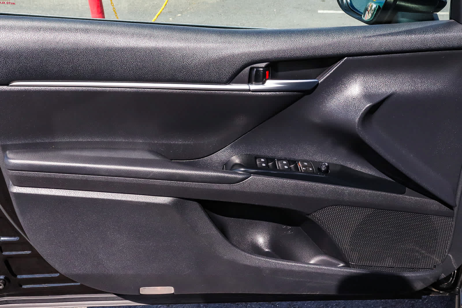 Used 2018 Toyota Camry SE FWD image 30
