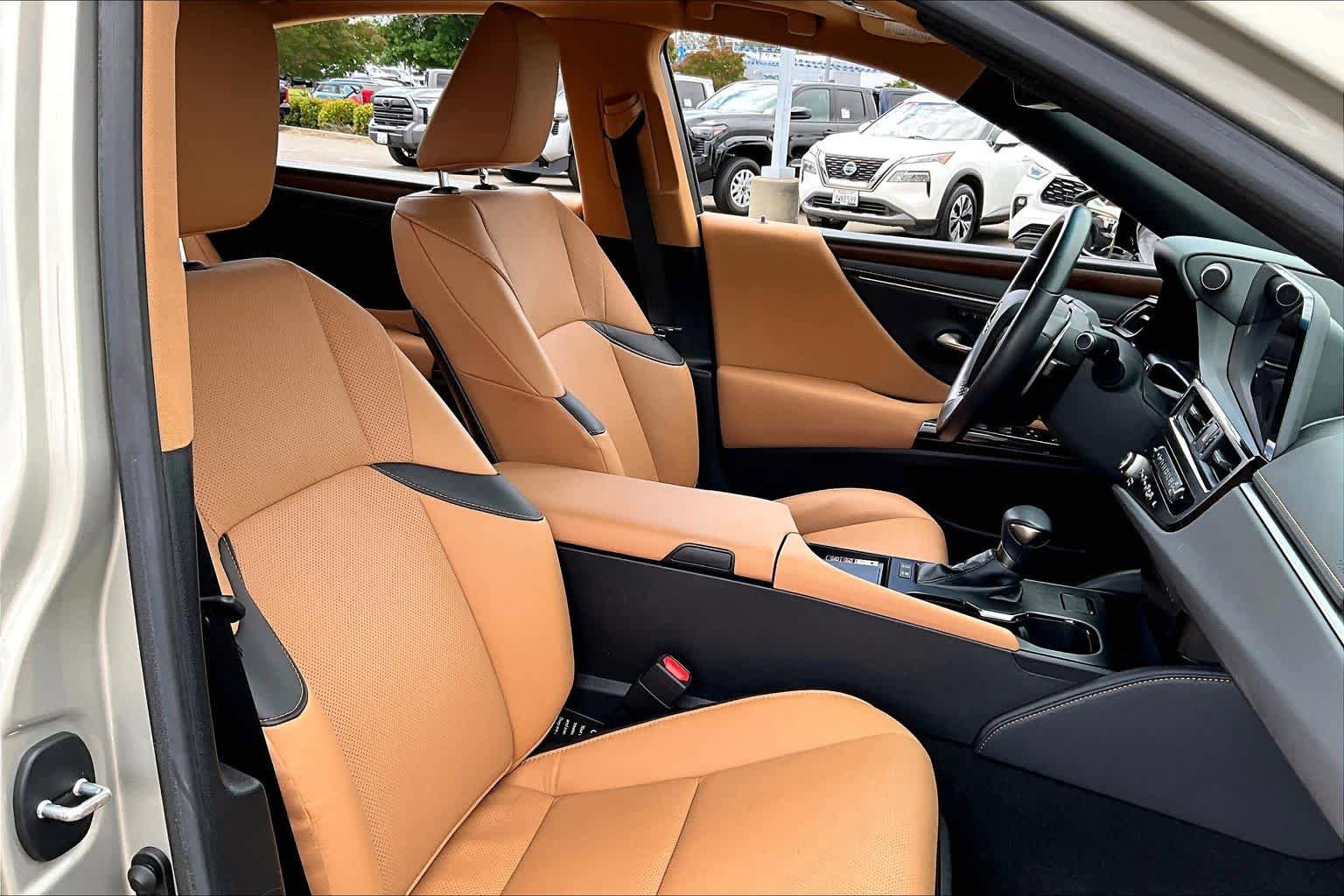 Used 2023 Lexus ES 300h w/ Premium Package FWD image 8