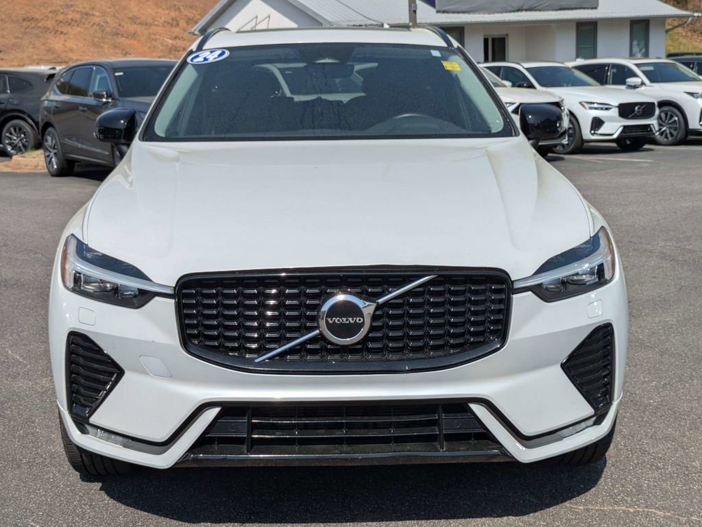 Used 2024 Volvo XC60 B5 Core AWD/4WD image 8
