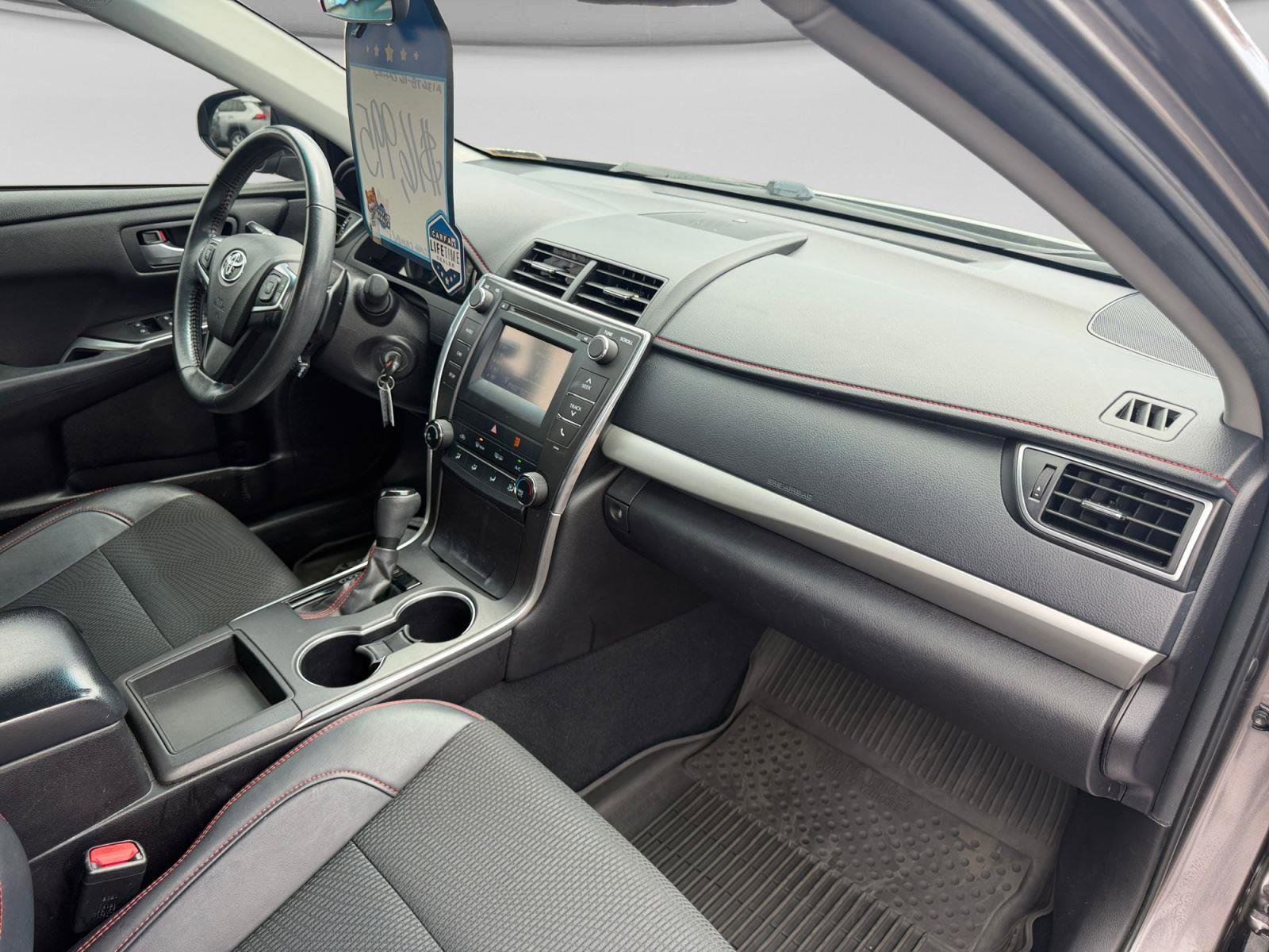 Used 2016 Toyota Camry SE FWD image 12