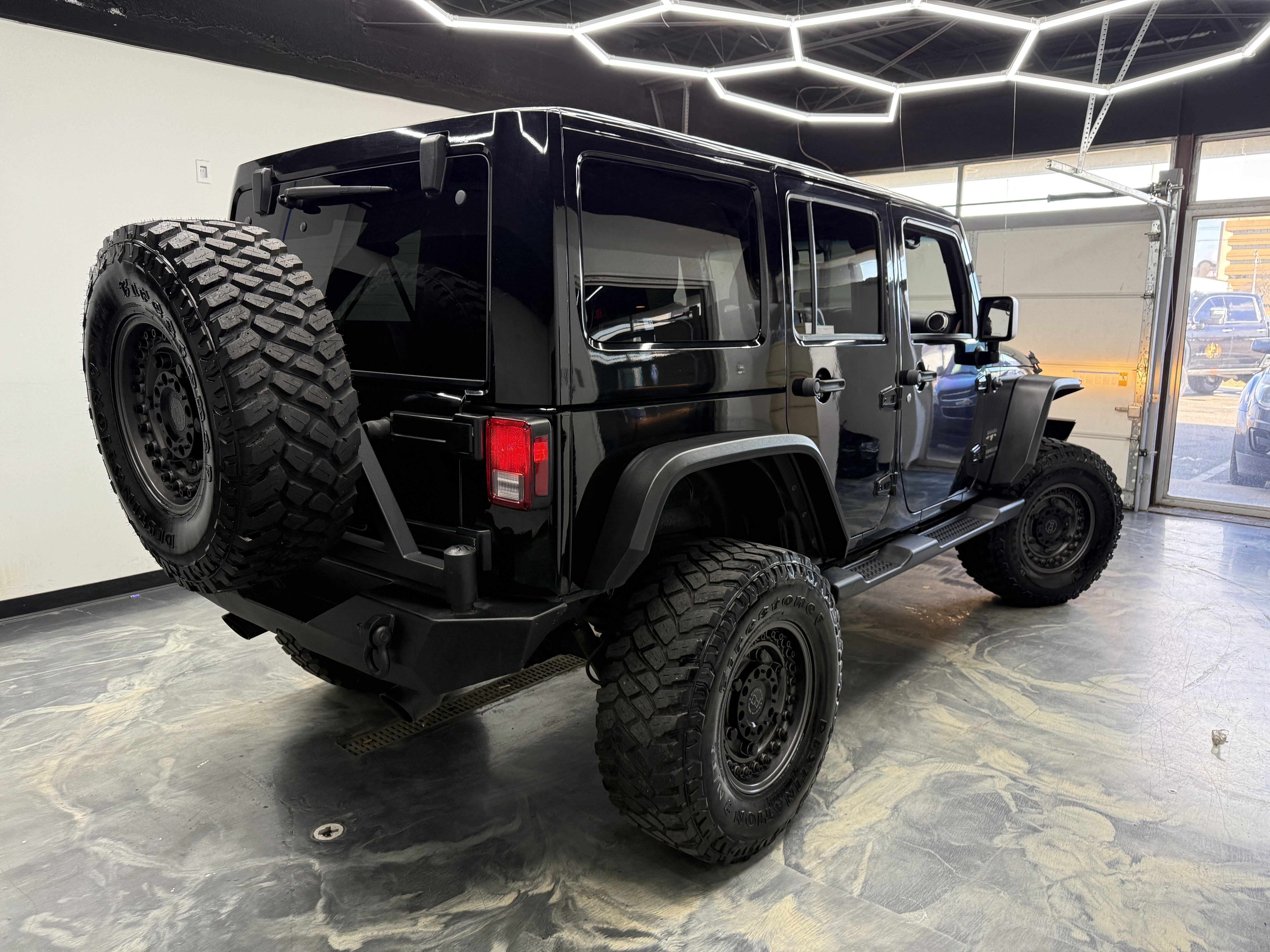 Used 2016 Jeep Wrangler Unlimited Sahara w/ Connectivity Group image 5