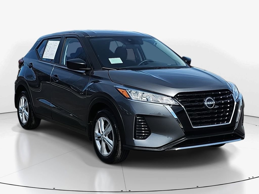 Used 2025 Nissan Kicks Play S image 2
