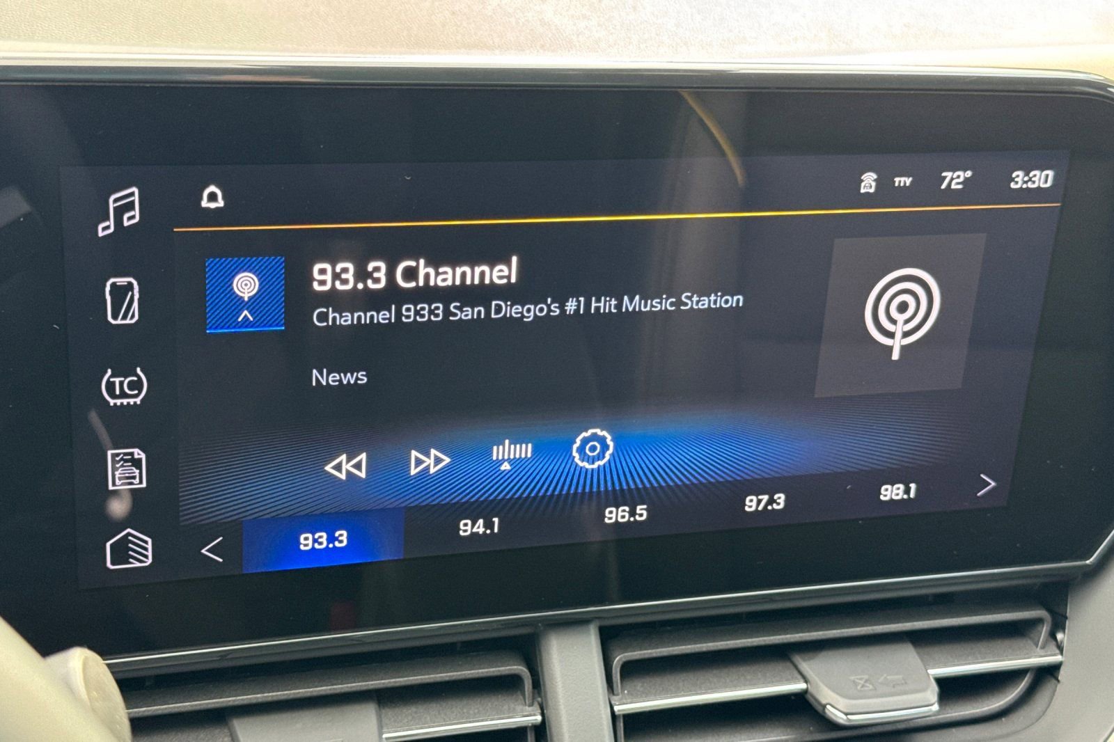 Used 2024 Chevrolet Trax ACTIV w/ Sunroof Package image 17