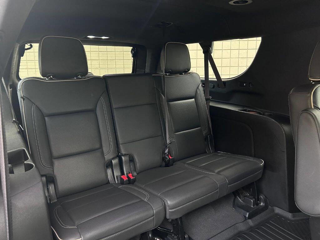 Used 2023 Chevrolet Suburban Premier image 13
