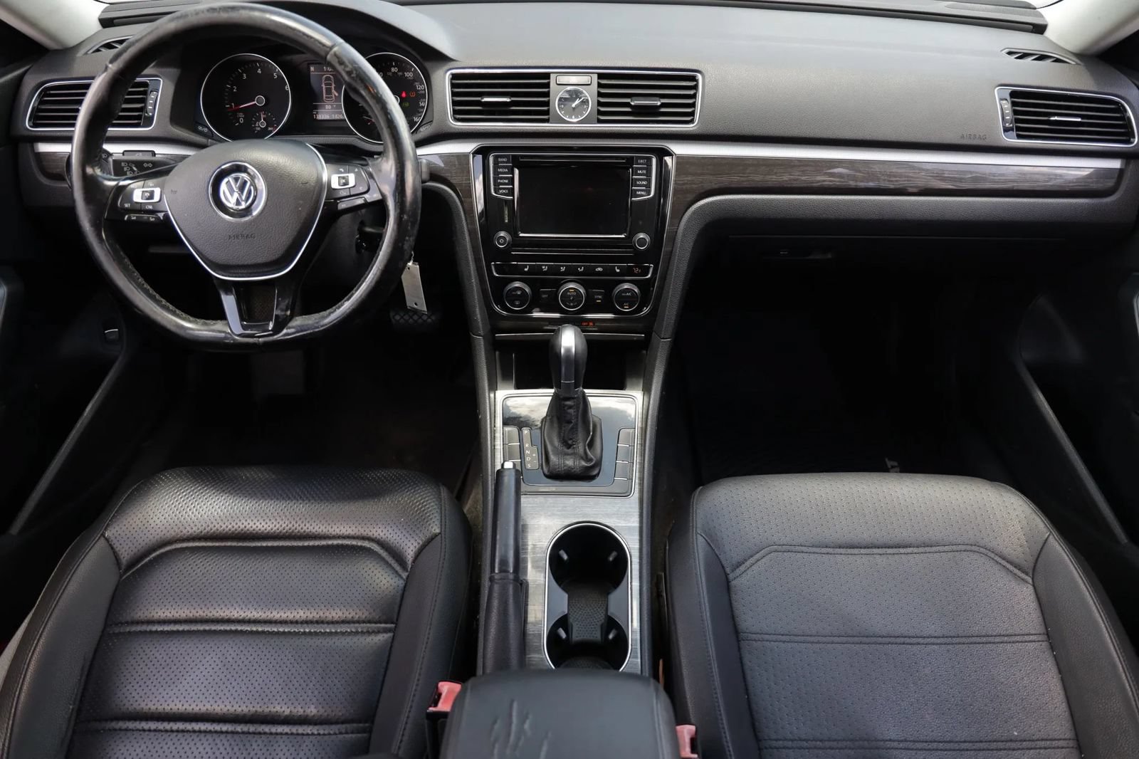 Used 2016 Volkswagen Passat 1.8T SE FWD image 2