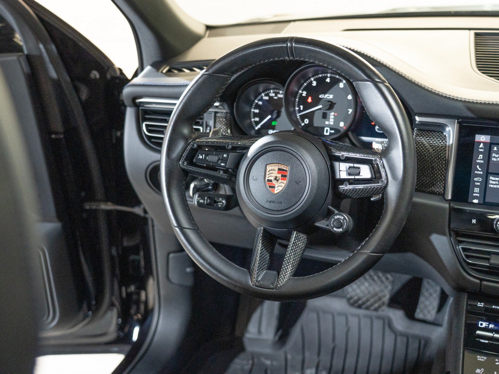 Certified 2024 Porsche Macan GTS AWD/4WD image 26