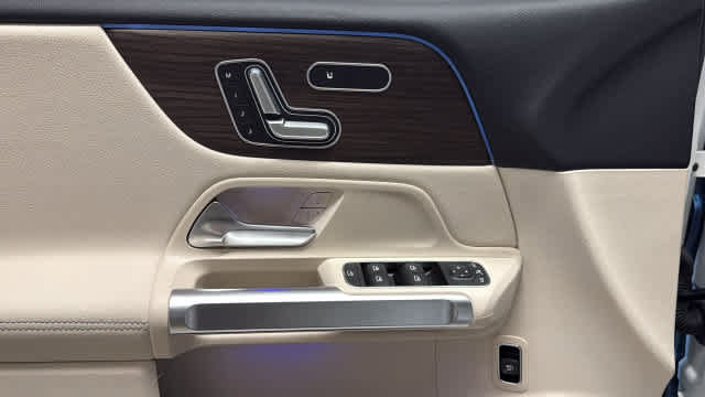 New 2026 Mercedes-Benz GLB 250 4MATIC image 16