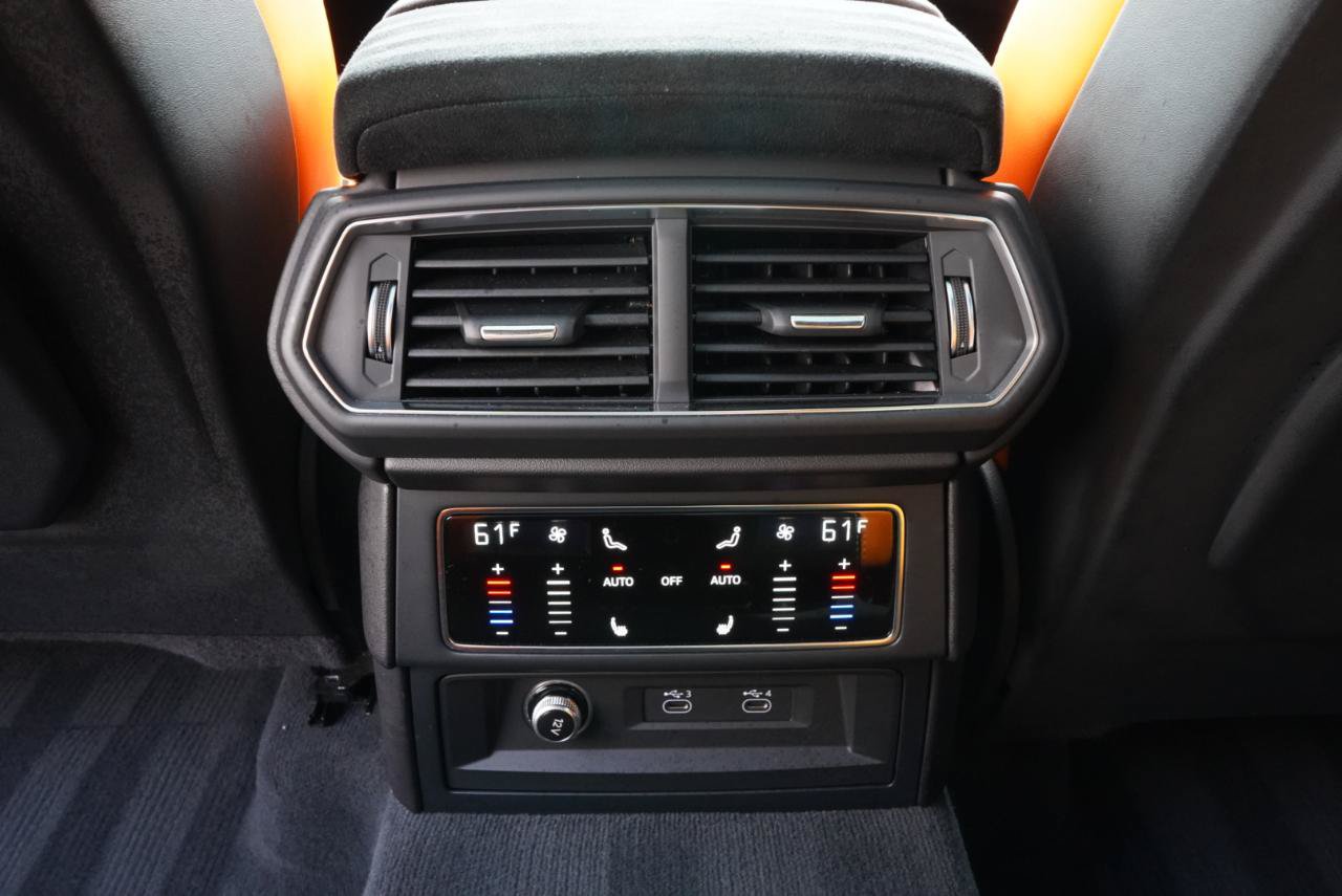 Used 2022 Lamborghini Urus AWD/4WD image 44