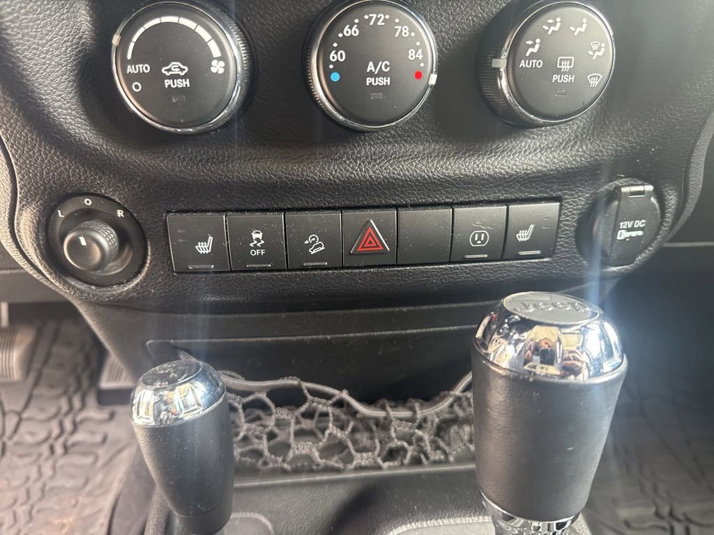 Used 2014 Jeep Wrangler Unlimited Sahara AWD/4WD image 12