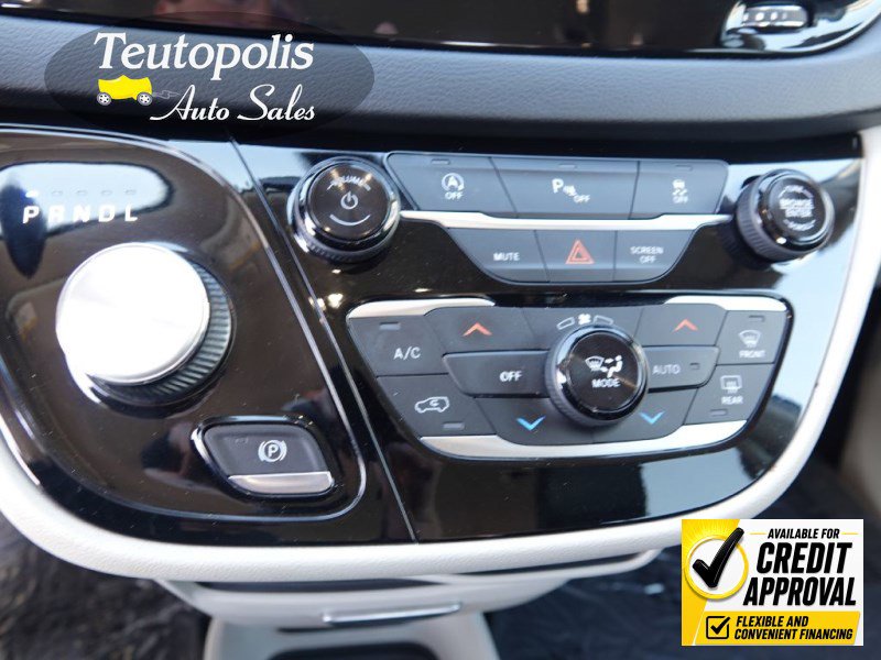 Used 2019 Chrysler Pacifica Touring-L FWD image 26