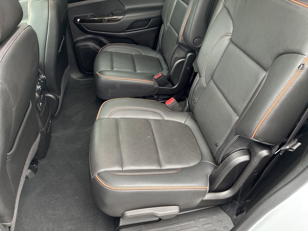 Used 2023 GMC Acadia AT4 image 21