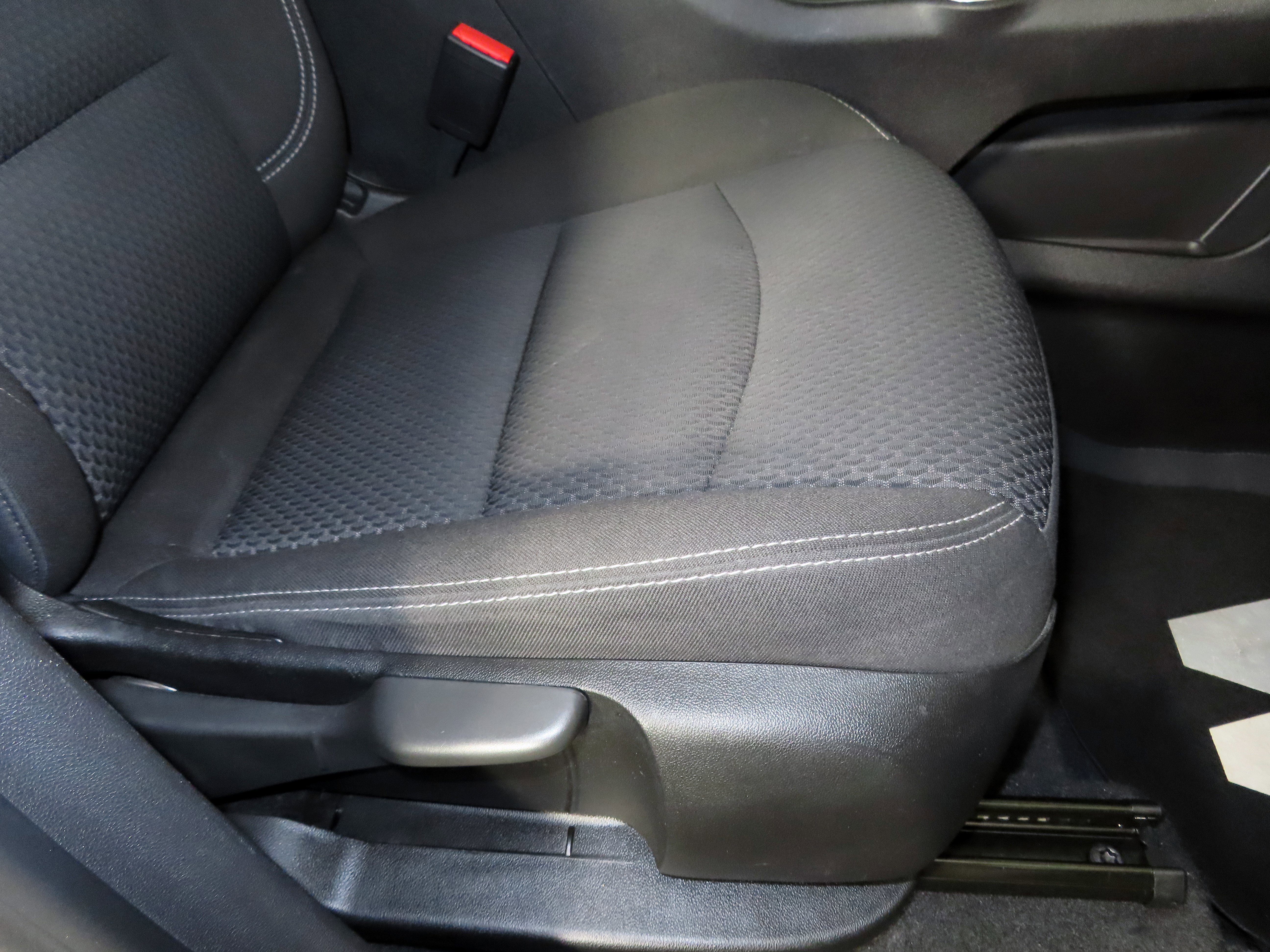 Used 2023 GMC Terrain SLE w/ Driver Convenience Package image 32