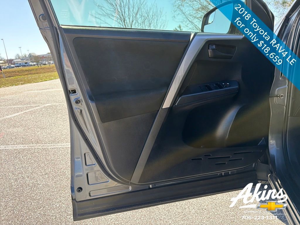 Used 2018 Toyota RAV4 LE image 14