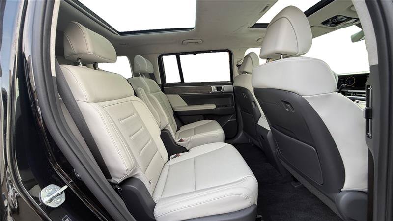 Used 2025 Hyundai Santa Fe Calligraphy FWD image 18