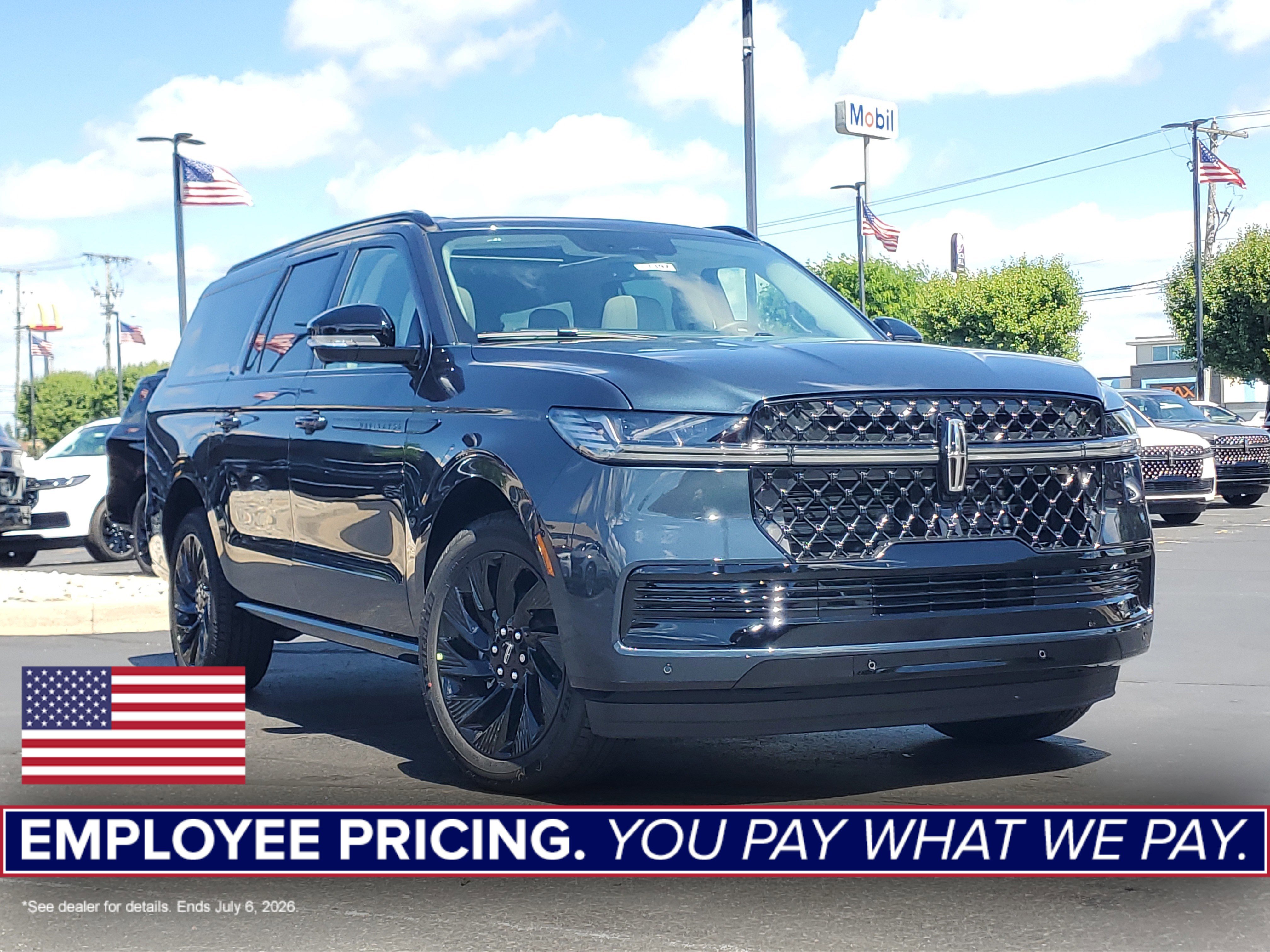 New 2026 Lincoln Navigator L Reserve w/ Jet Appearance Package AWD/4WD image 1