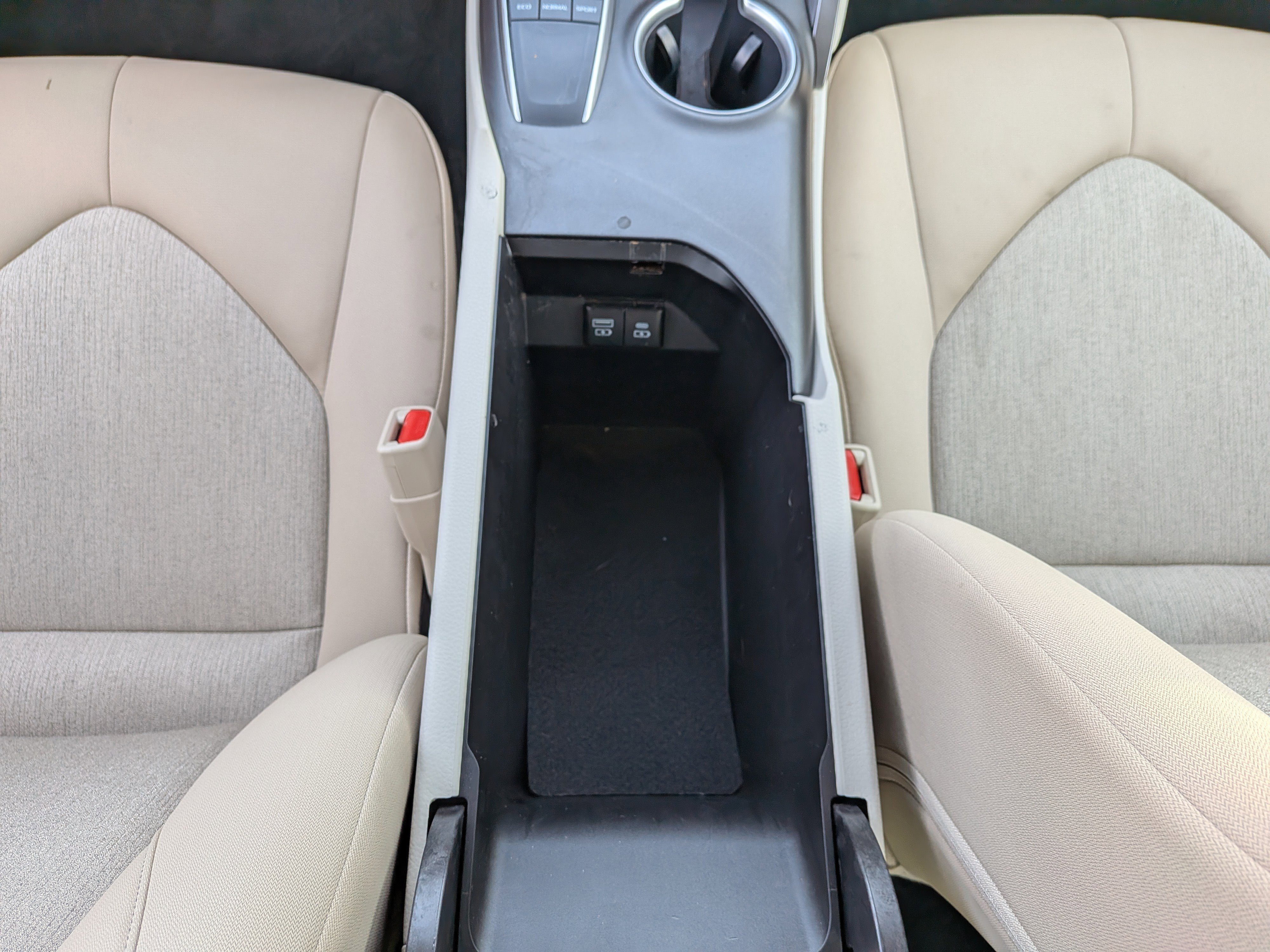 Used 2022 Toyota Camry LE image 26