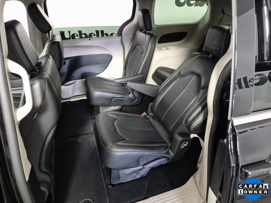 Used 2024 Chrysler Pacifica Touring-L image 20