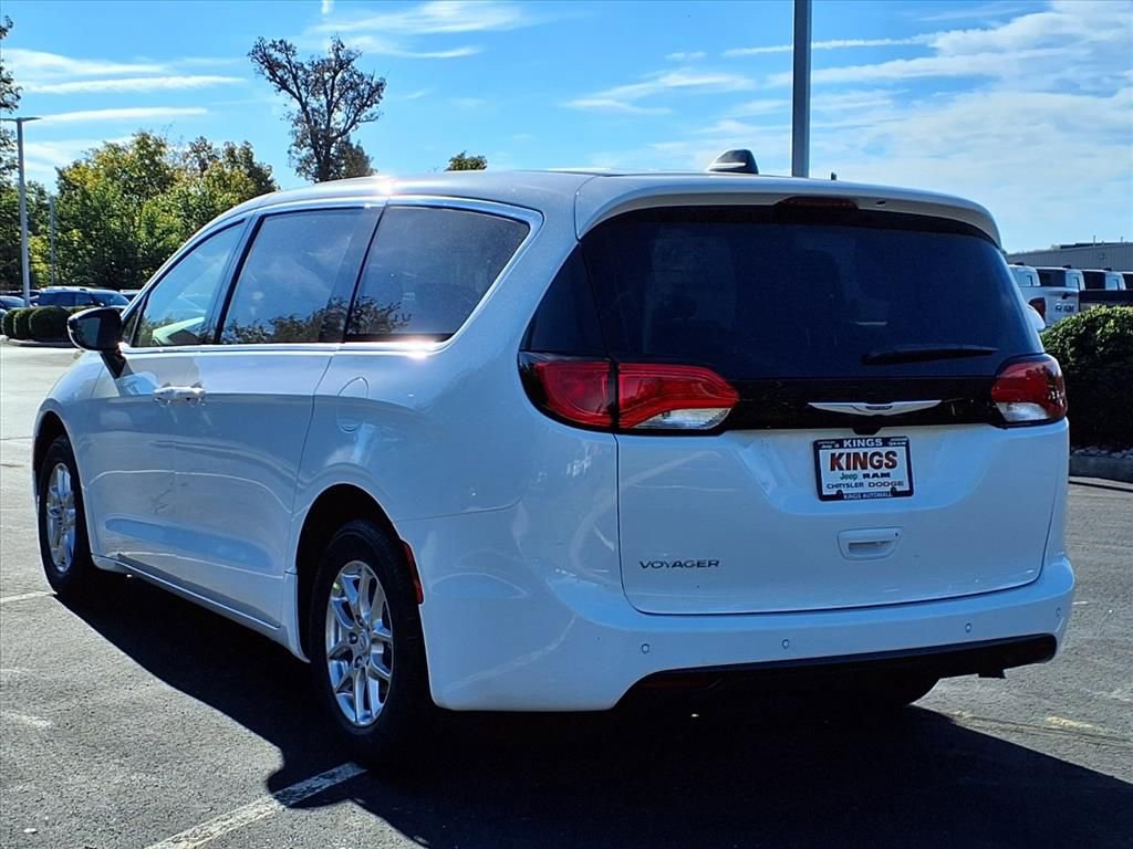 New 2026 Chrysler Voyager LX image 4