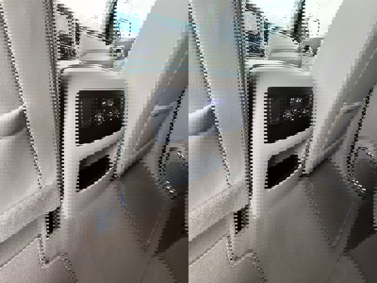 Used 2019 GMC Yukon Denali w/ Enhanced Security Package image 14