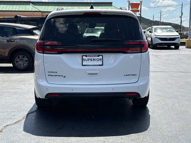 Used 2025 Chrysler Pacifica Limited FWD image 4