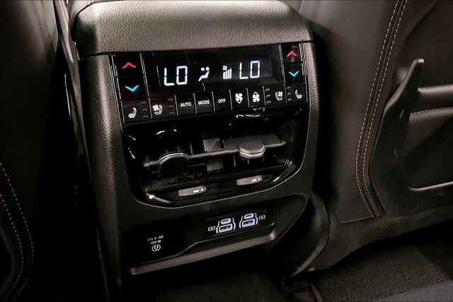 Used 2022 Jeep Grand Cherokee Summit AWD/4WD image 33