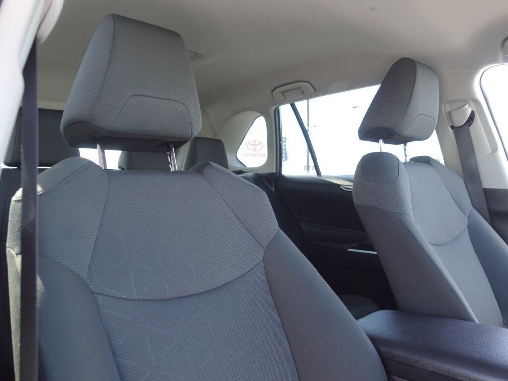 Used 2025 Toyota RAV4 XLE image 15