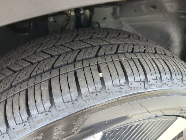 Certified 2025 Nissan Kicks SR FWD image 11