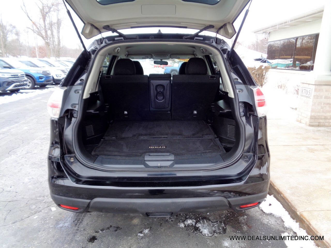 Used 2015 Nissan Rogue SV image 18