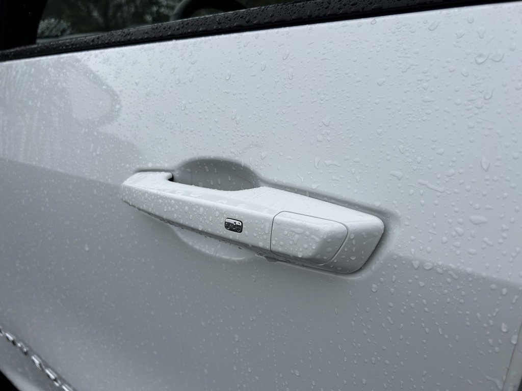 Used 2024 Chevrolet Traverse LT image 24