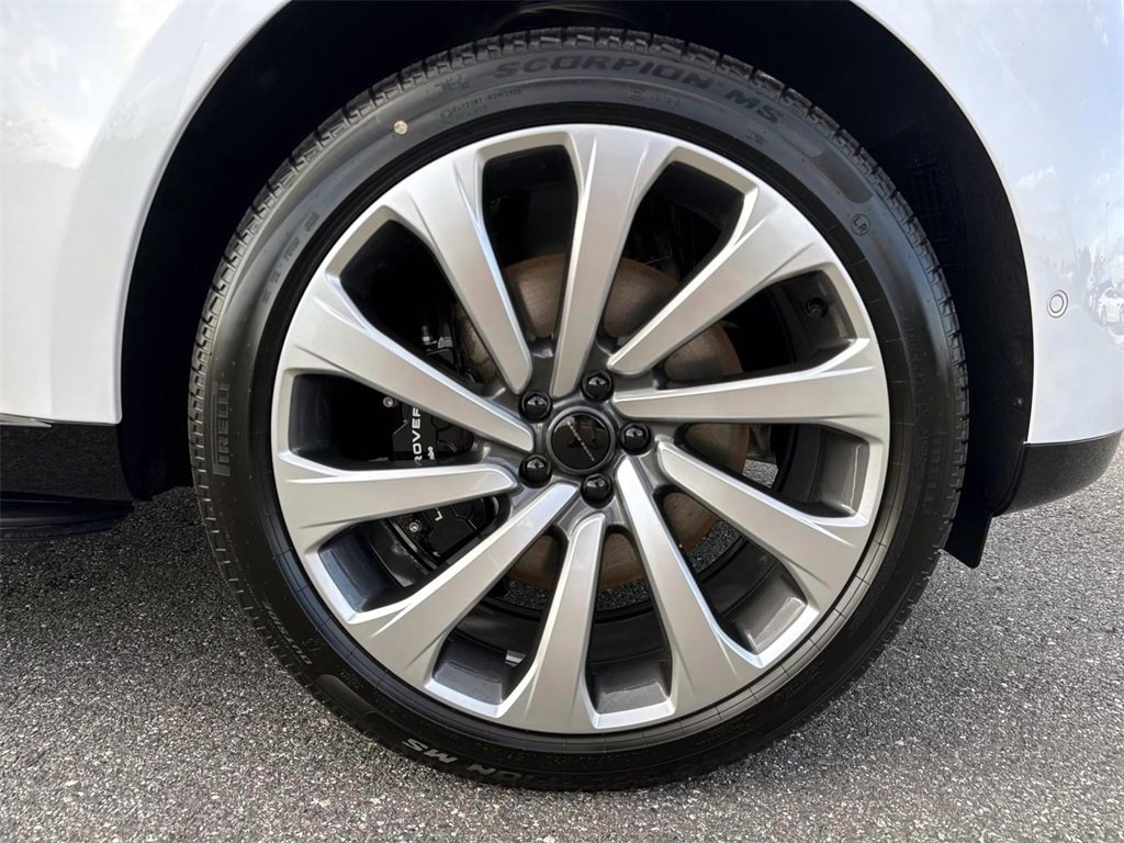 New 2026 Land Rover Range Rover SE image 9