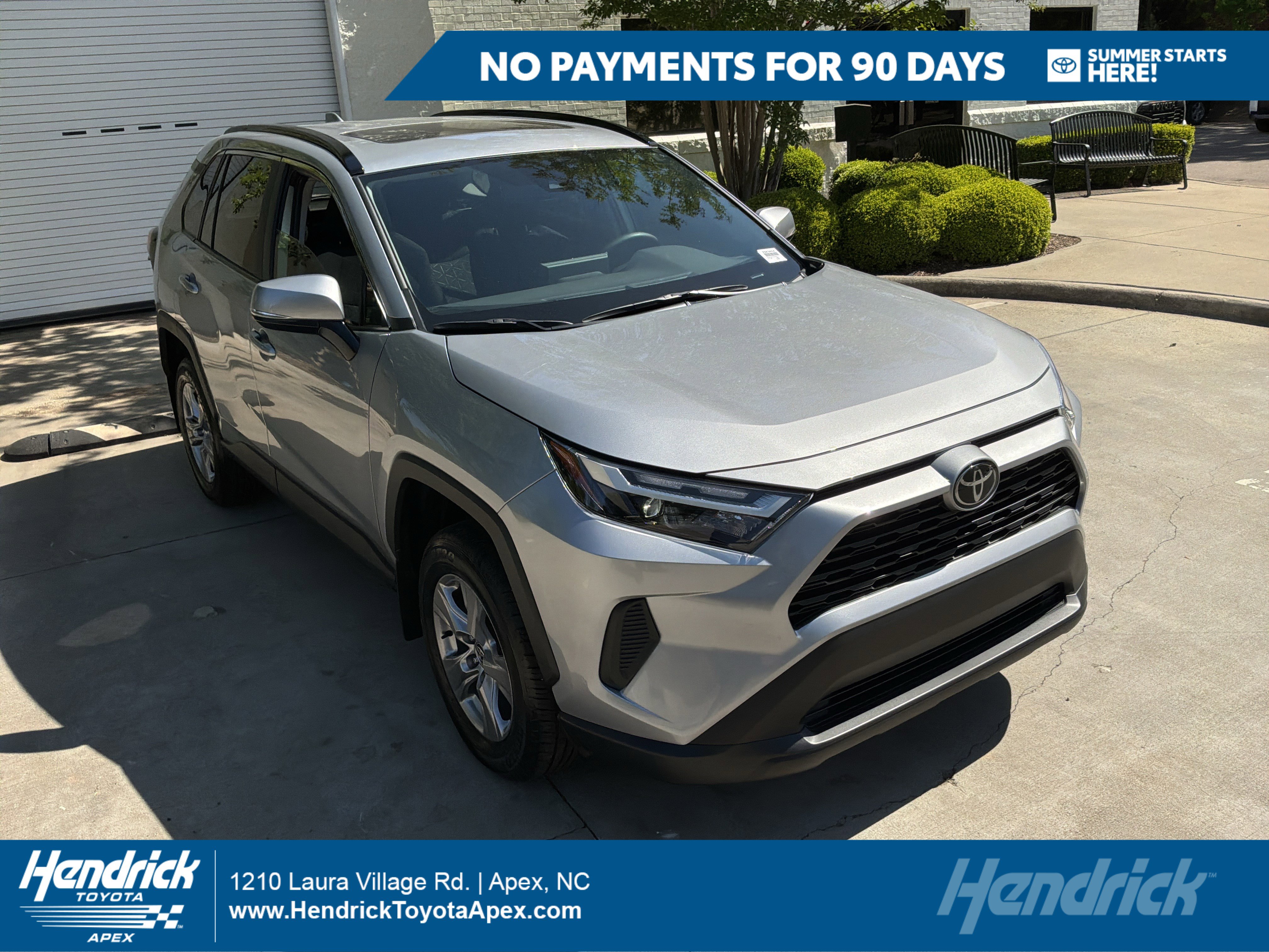 Used 2025 Toyota RAV4 XLE w/ Convenience Package FWD image 1