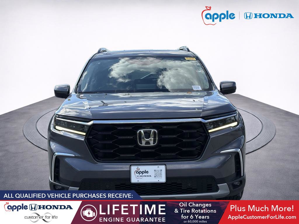 Used 2023 Honda Pilot Touring image 2