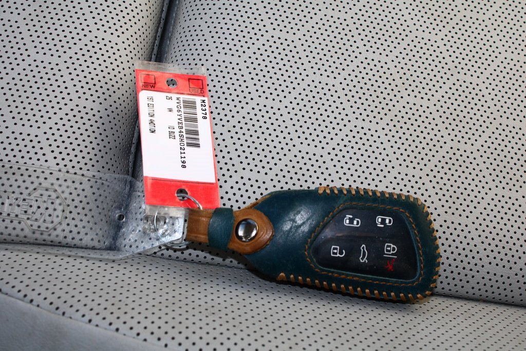 Used 2025 Volkswagen ID. Buzz 1st Edition image 21