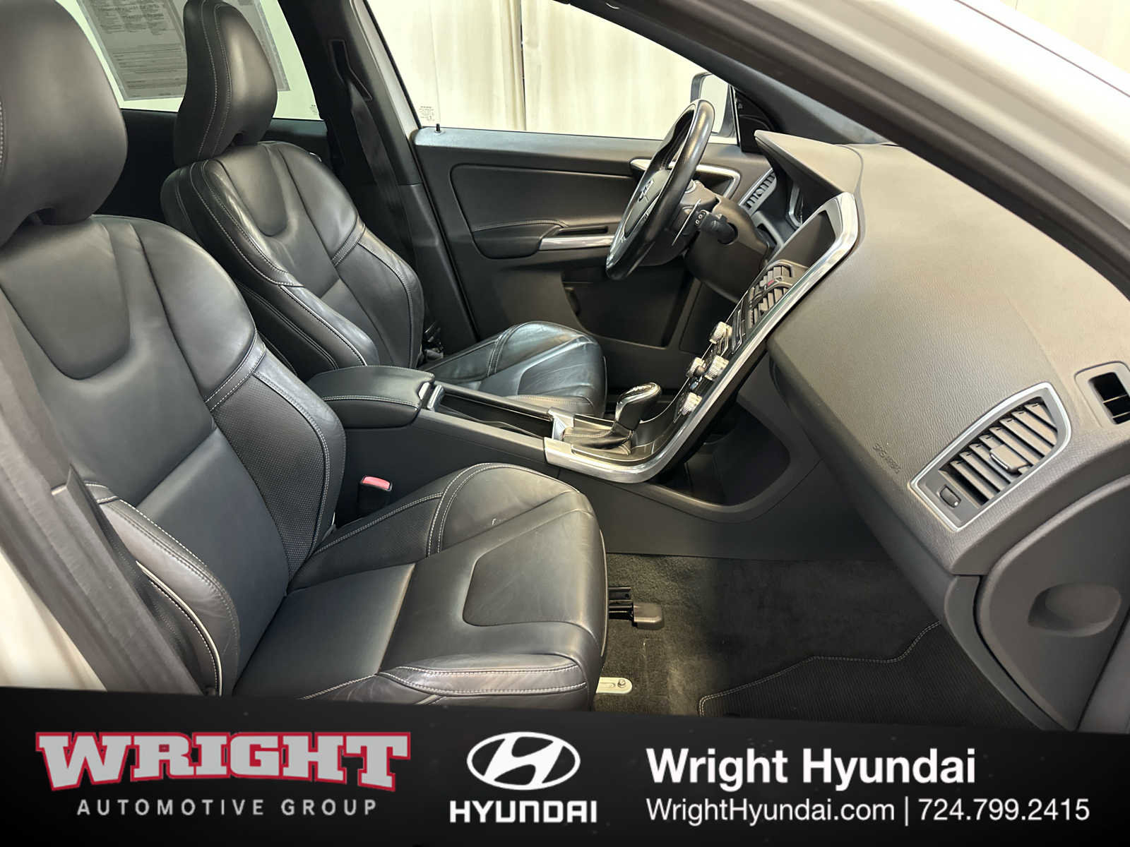 Used 2015 Volvo XC60 T6 R-Design w/ Proximity Package image 17