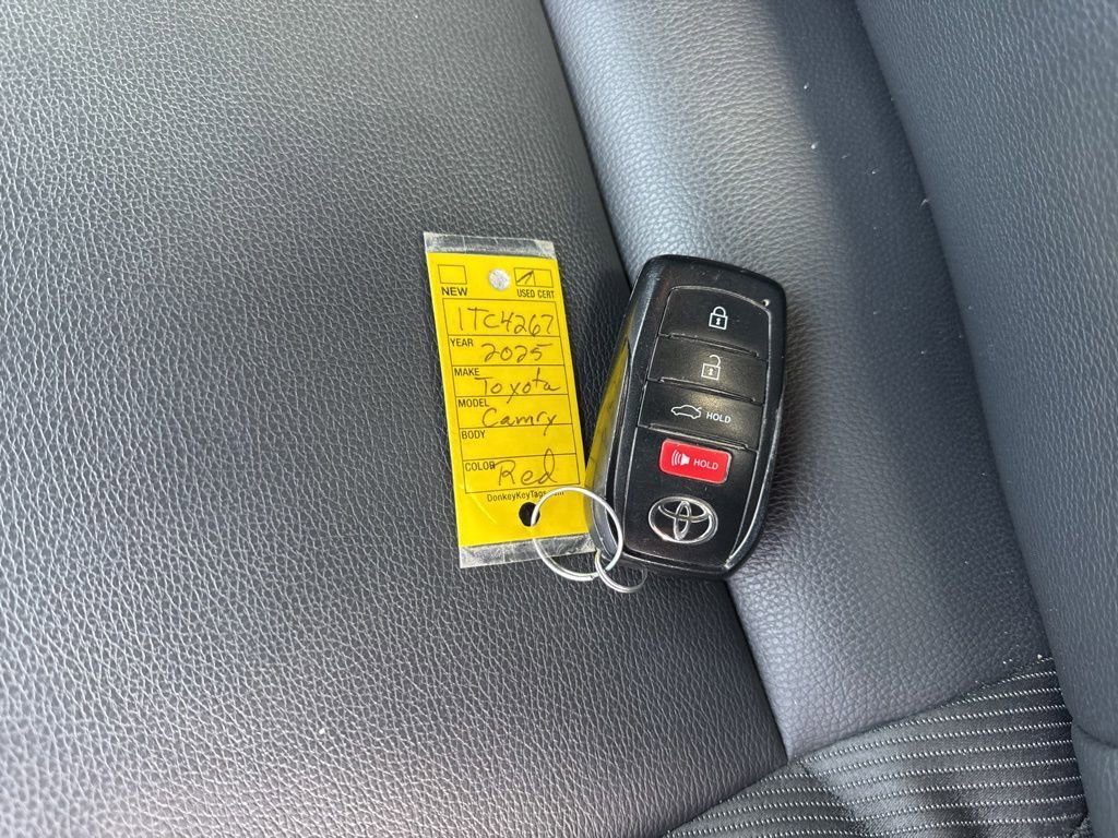 Used 2025 Toyota Camry SE FWD image 34