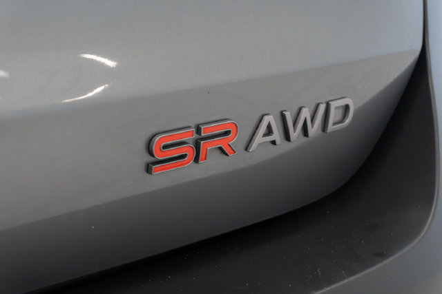 Used 2025 Nissan Kicks SR AWD/4WD image 28