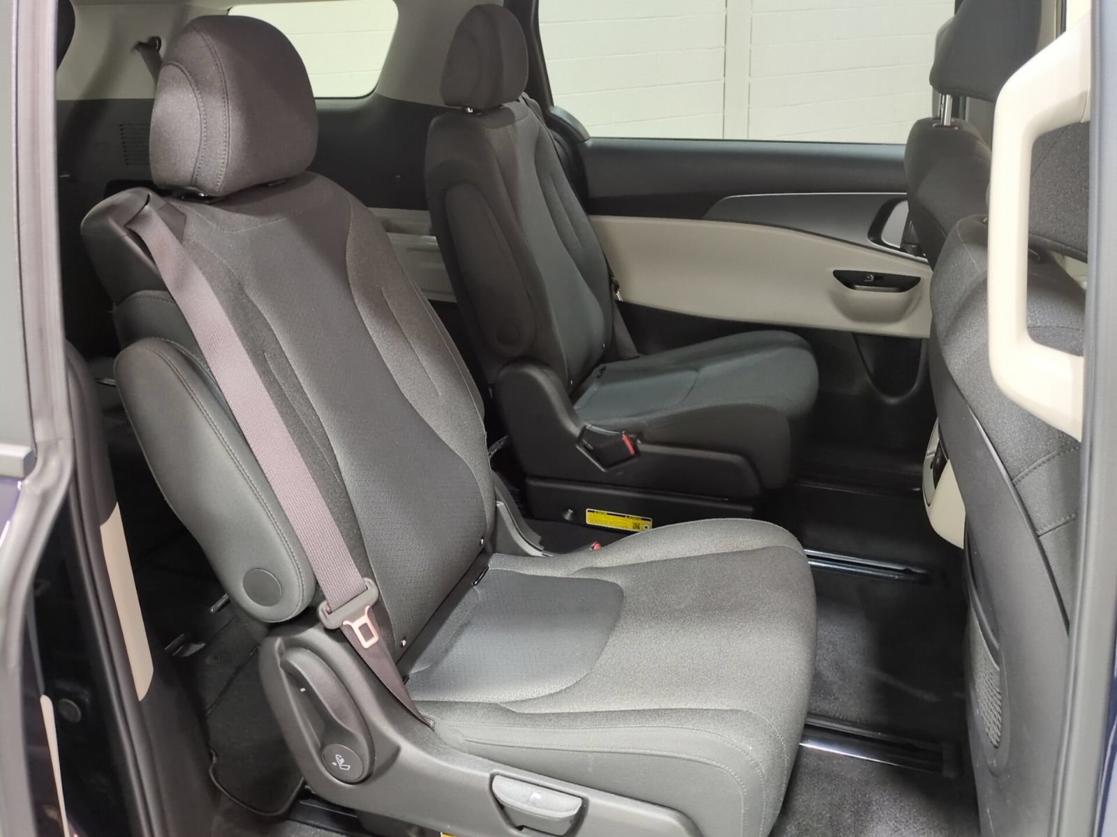 Certified 2024 Kia Carnival LX FWD image 11