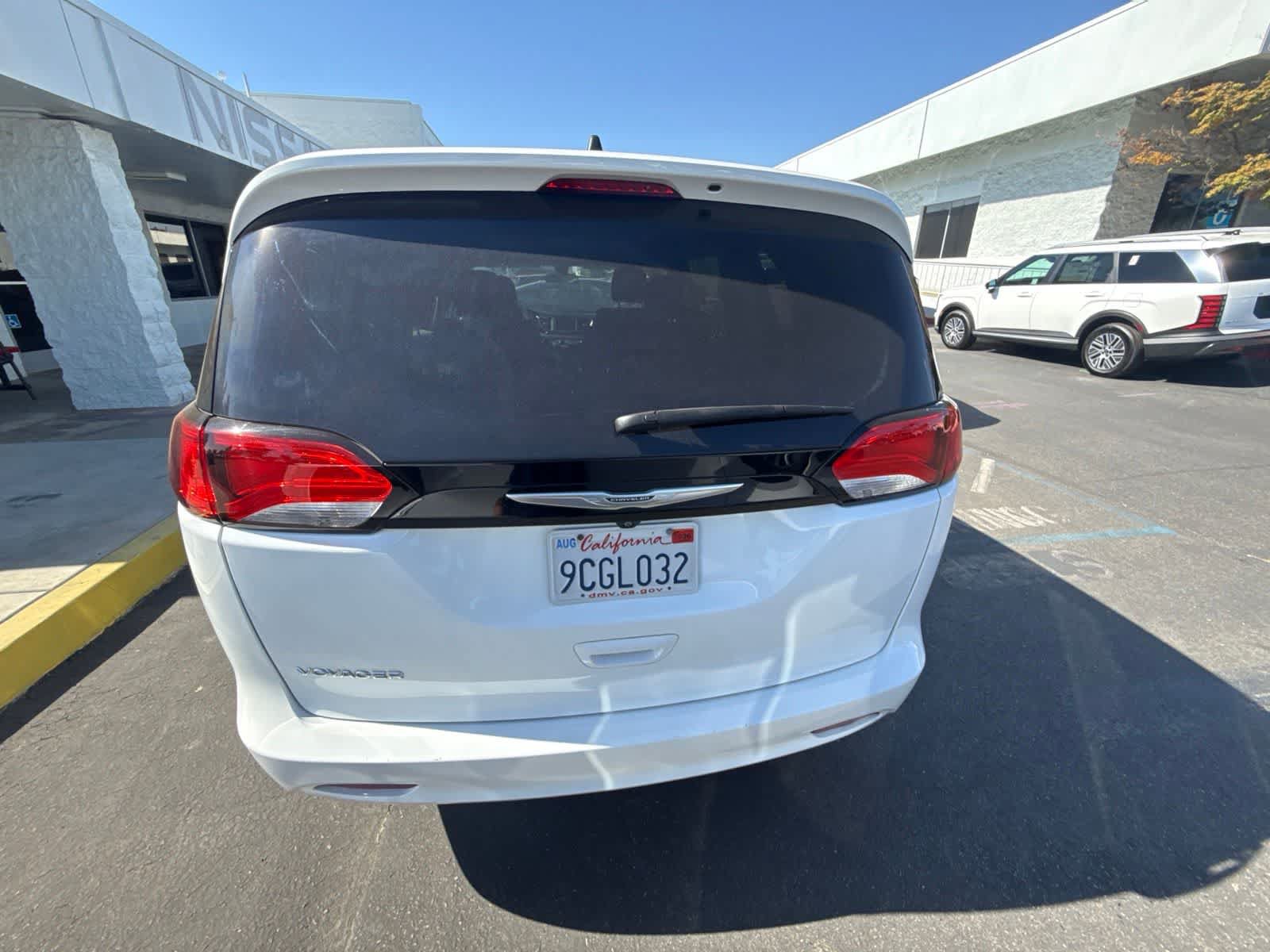 Used 2022 Chrysler Voyager LX FWD image 6