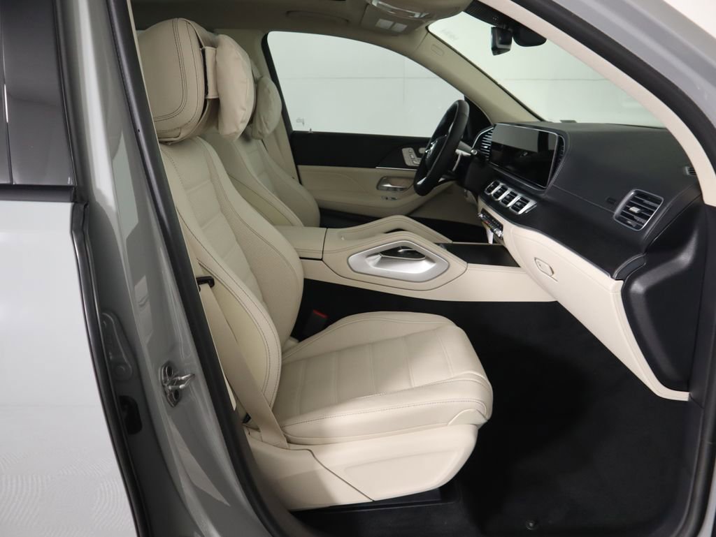 New 2026 Mercedes-Benz GLS 580 4MATIC image 21