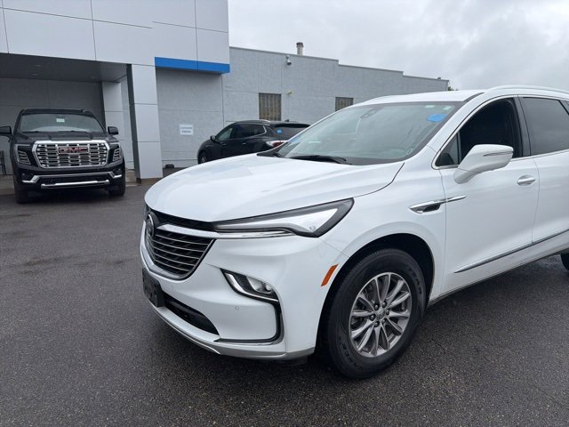Used 2024 Buick Enclave Premium image 2