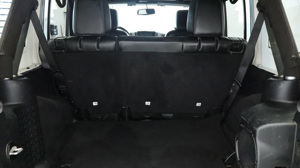 Used 2014 Jeep Wrangler Unlimited Sahara w/ Connectivity Group AWD/4WD image 16