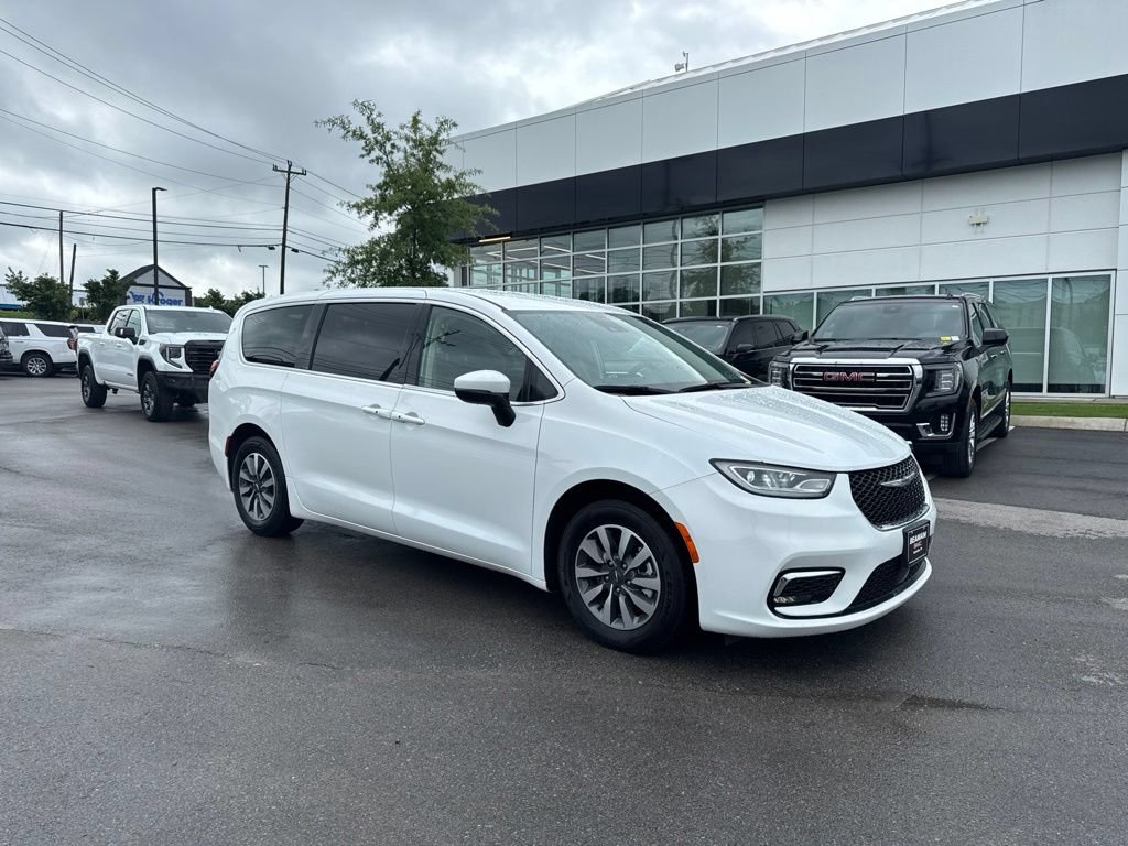 Used 2023 Chrysler Pacifica Touring-L FWD 360° Tour