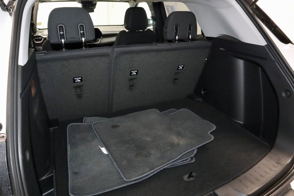 Used 2024 Chevrolet TrailBlazer LT w/ LT Cold Weather Package FWD image 15