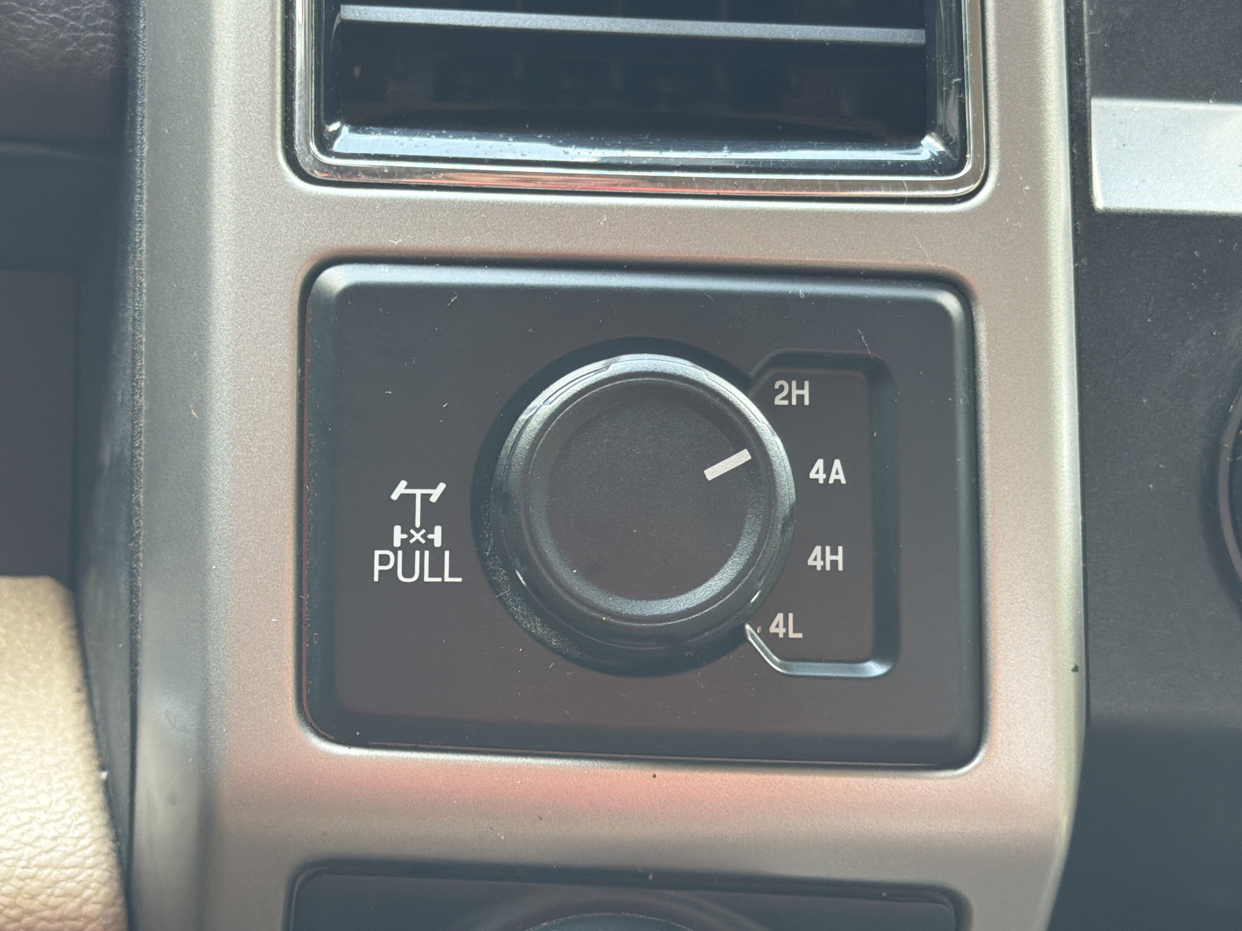 Used 2019 Ford F150 Lariat AWD/4WD image 9