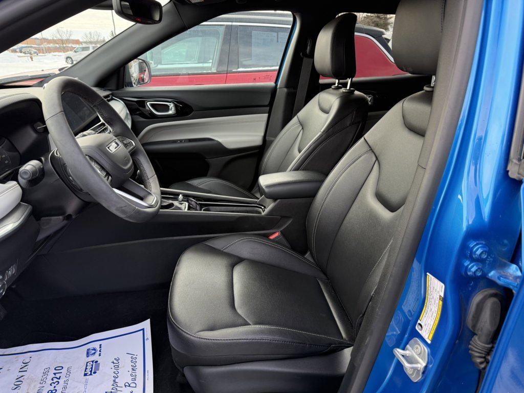 Used 2025 Jeep Compass Limited AWD/4WD image 11